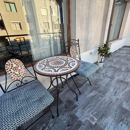 Apartament Parkside & *